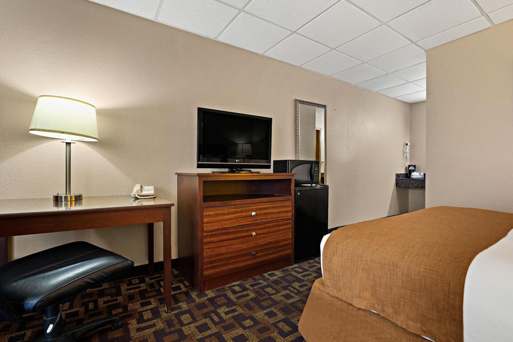 Rodeway Inn McPherson Room photo